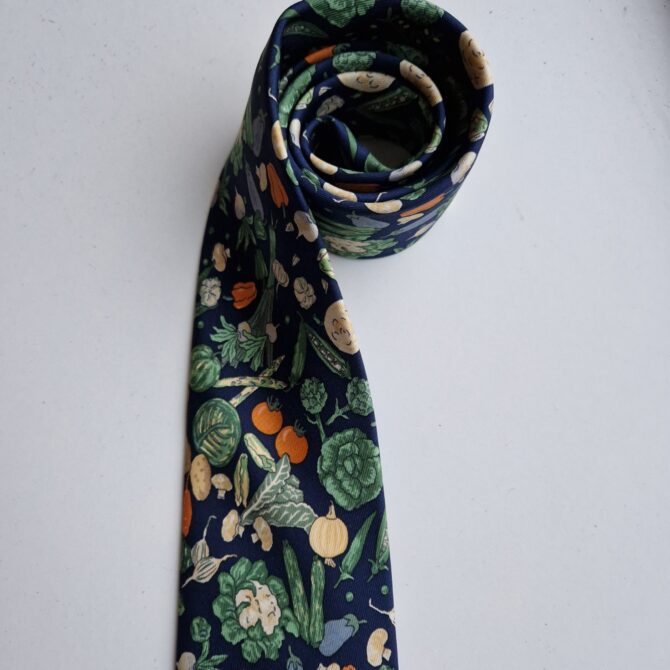 Cravate en soie vintage Hermès Les légumes du potager – Image 6