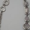 Très joli collier Yves Saint Laurent en métal argenté et strass , il est en parfait état Mesures : le collier mesure 46 cm de long Signé YSL made in France