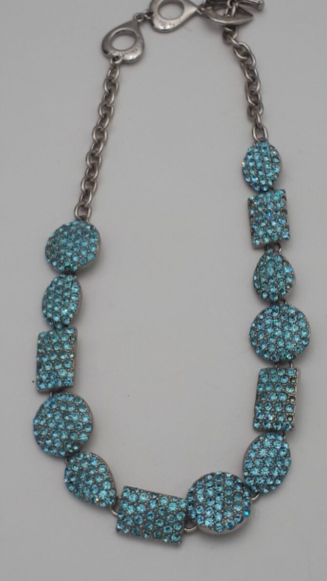 Collier YSL en métal argenté et strass bleu collection argent – Image 5