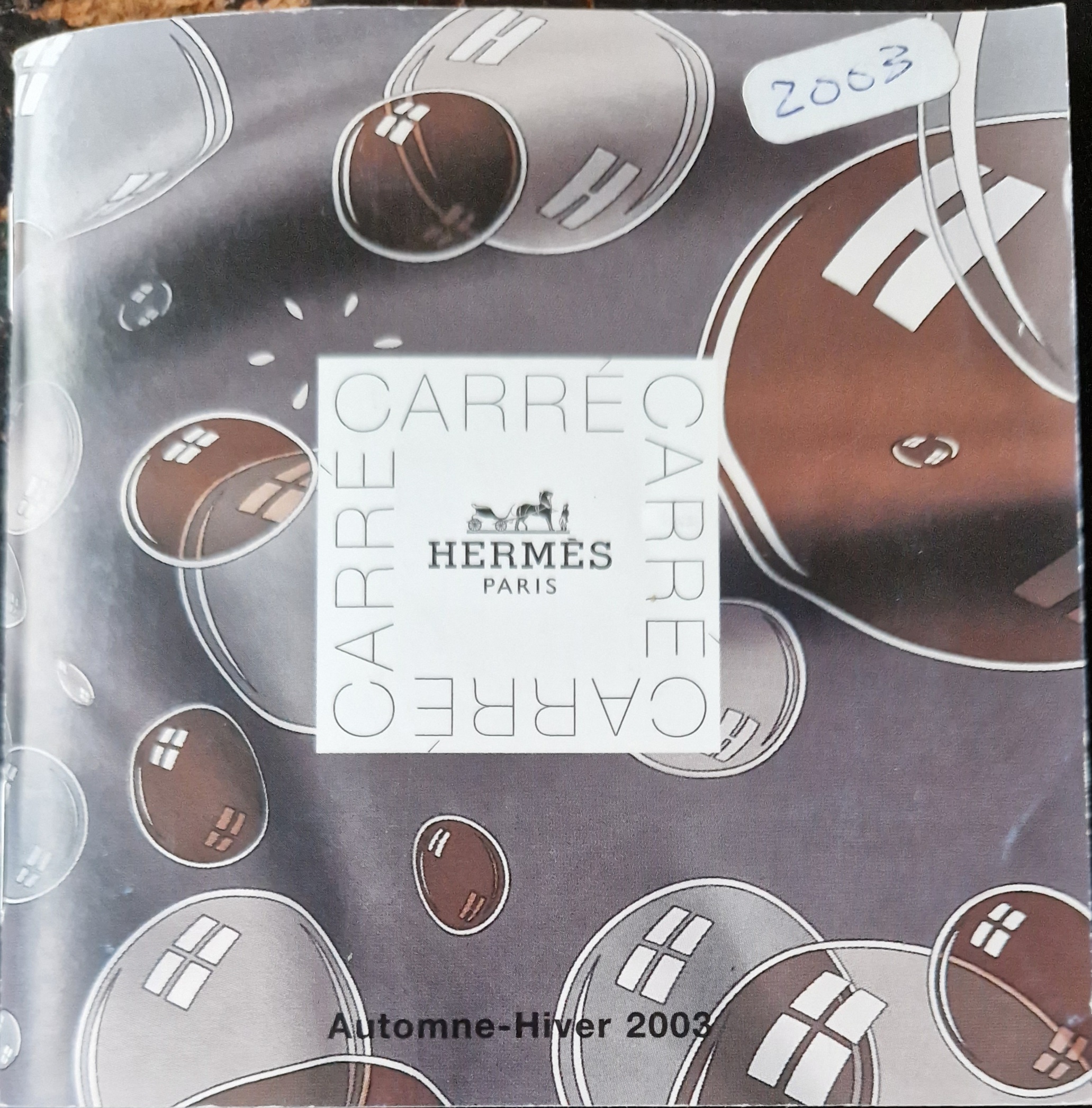 Persona Carre Hermès par Loîc Dubigeon automne-hiver 2003 éditon spéciale couleur sépia – Image 7