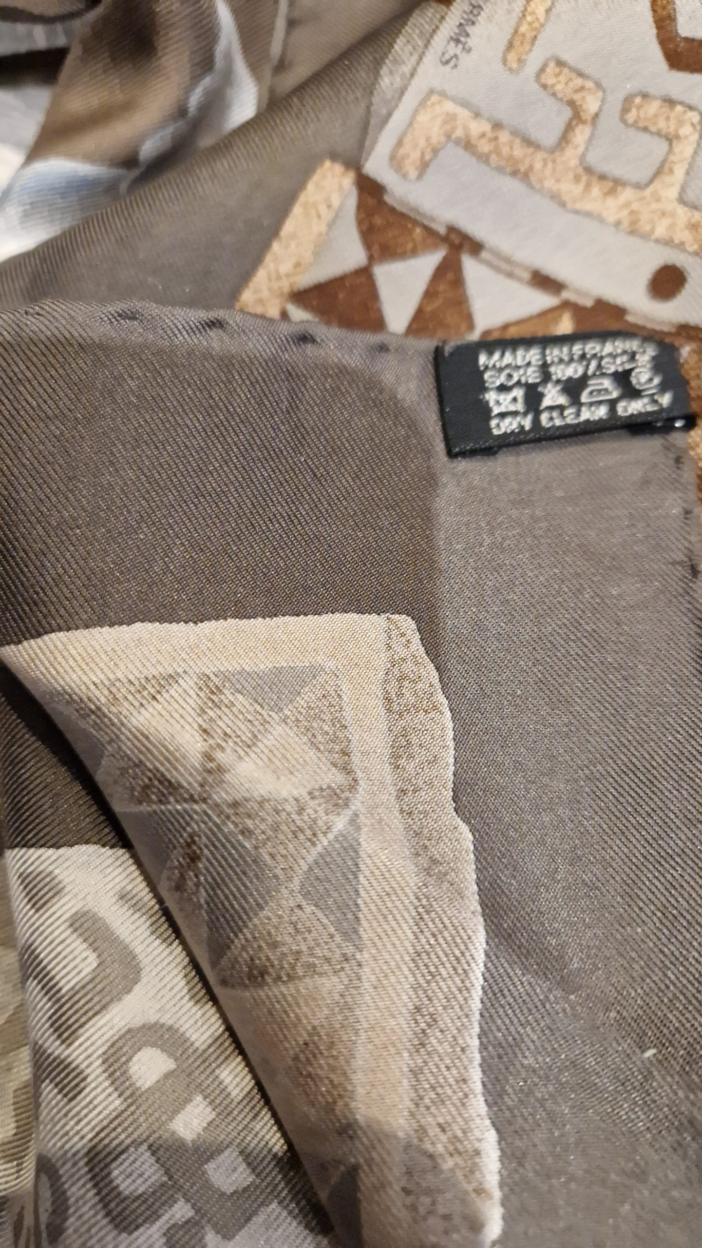 Persona Carre Hermès par Loîc Dubigeon automne-hiver 2003 éditon spéciale couleur sépia – Image 6