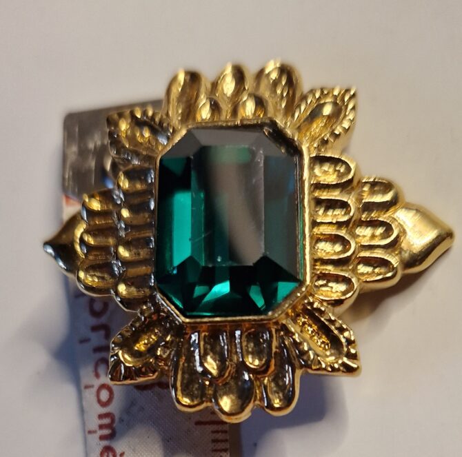 Paire de grands  clips d'oreille  Guy Laroche – Image 8