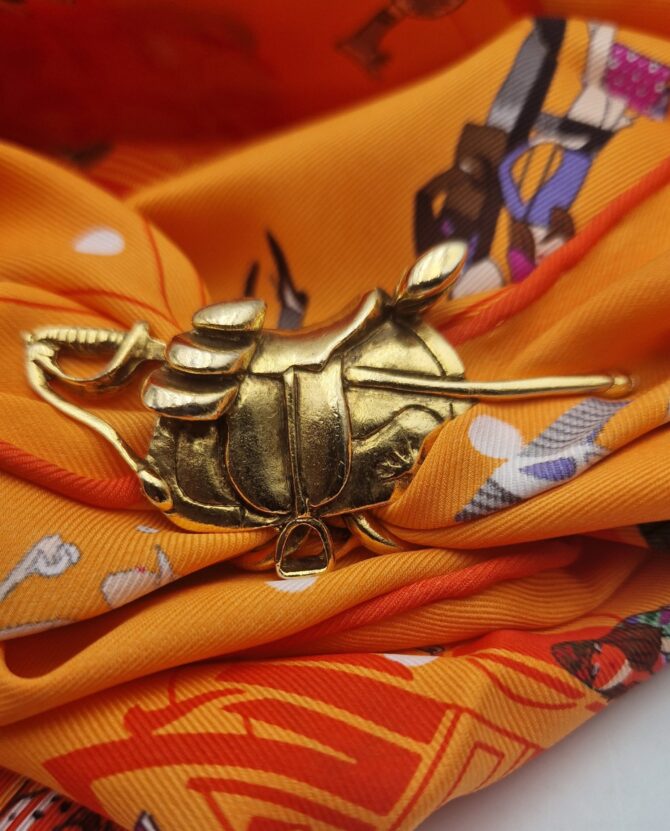 Anneau de foulard  vintage motif équestre selle avec sabre – Image 2