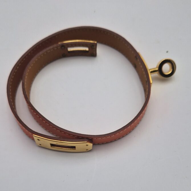 Bracelet HERMES  Kelly double tour en cuir , livré dans sa boite. Etat parfait – Image 11