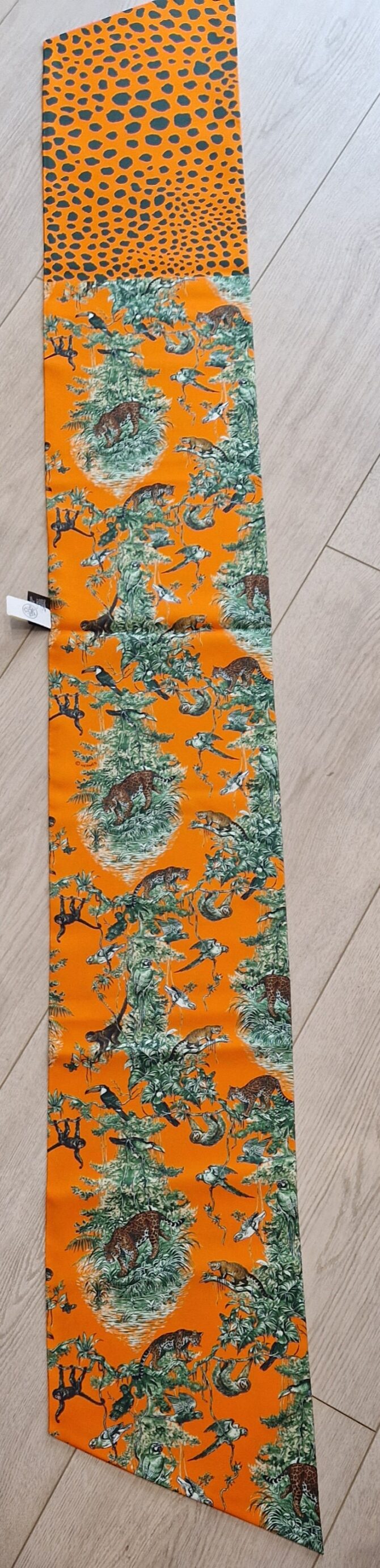 Echarpe en soie Maxi twilly Hermès Equateur par Robert Dallet – Image 3