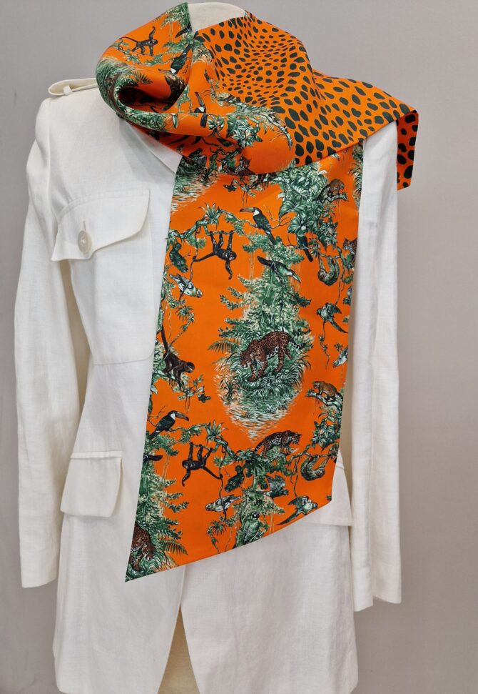 Echarpe en soie Maxi twilly Hermès Equateur par Robert Dallet – Image 2