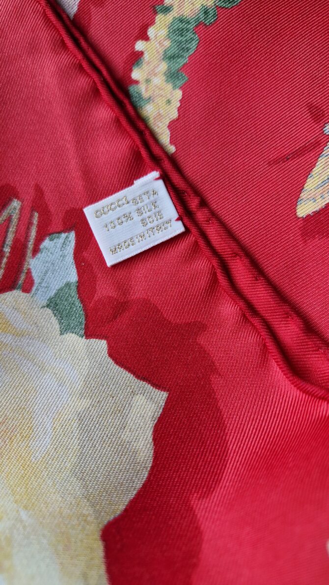 Foulard Gucci fleurs  à l'état neuf livré dans la boîte – Image 4
