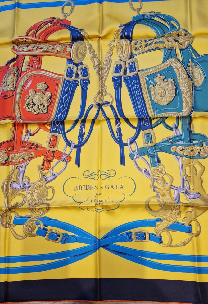 Carré Hermès double face à l'état neuf avec ses étiquettes Brides de gala – Image 4