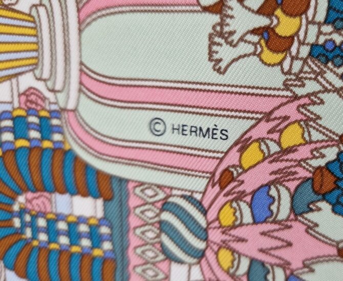 Carré Hermès 42 cm soie La pâtisserie française par Pierre Marie à l état neuf – Image 4