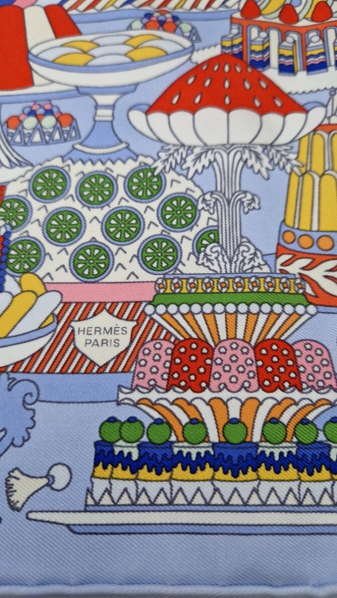 Carré Hermès 42 cm soie La pâtisserie française par Pierre Marie à l état neuf – Image 2