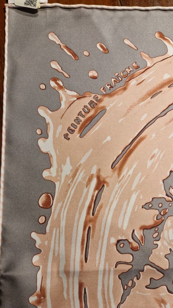 Carré Hermès  Peinture fraîche 42 cm soie à l état neuf – Image 2