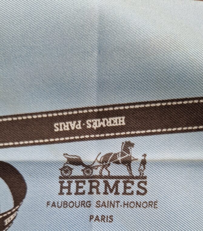 Rare carré Hermès 42 cm soie Bolduc , édition spéciale avec son étiquette Milan 1987 – Image 4
