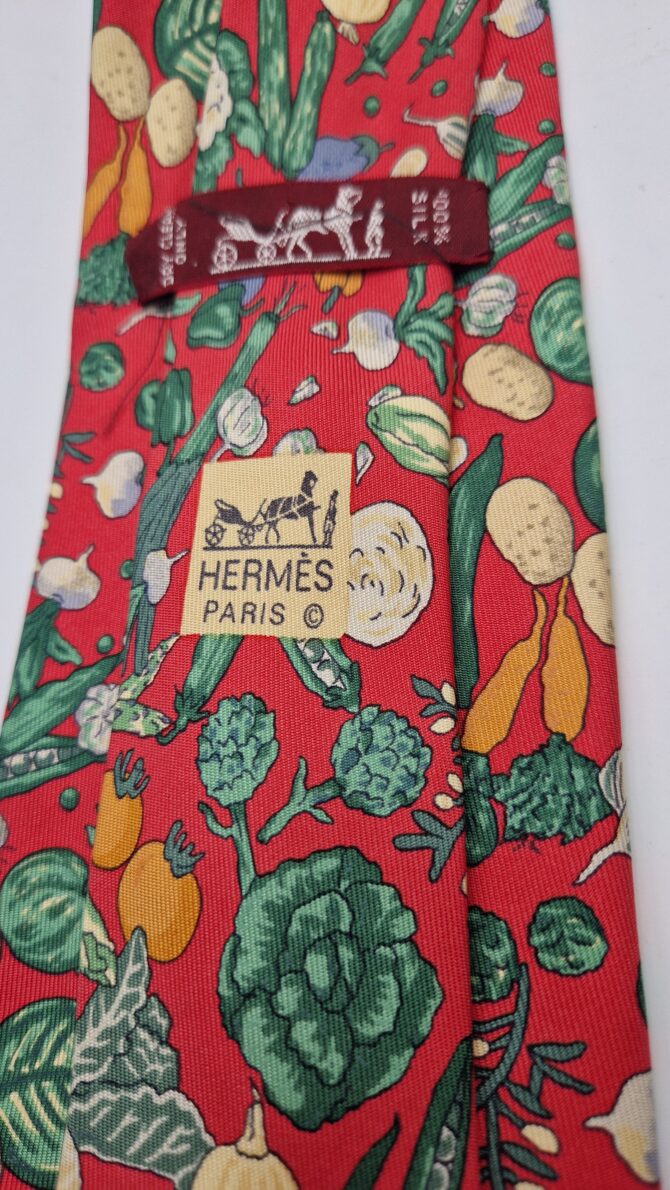 RESERVE Cravate en soie vintage Hermès Les légumes du potager – Image 3