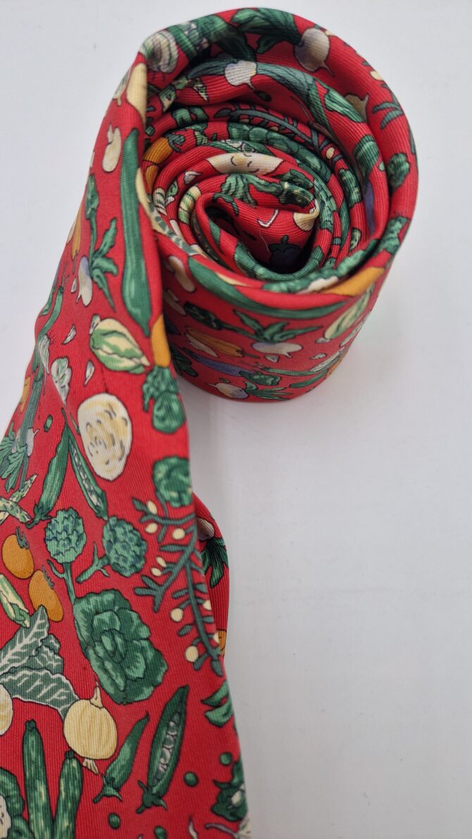 RESERVE Cravate en soie vintage Hermès Les légumes du potager – Image 5