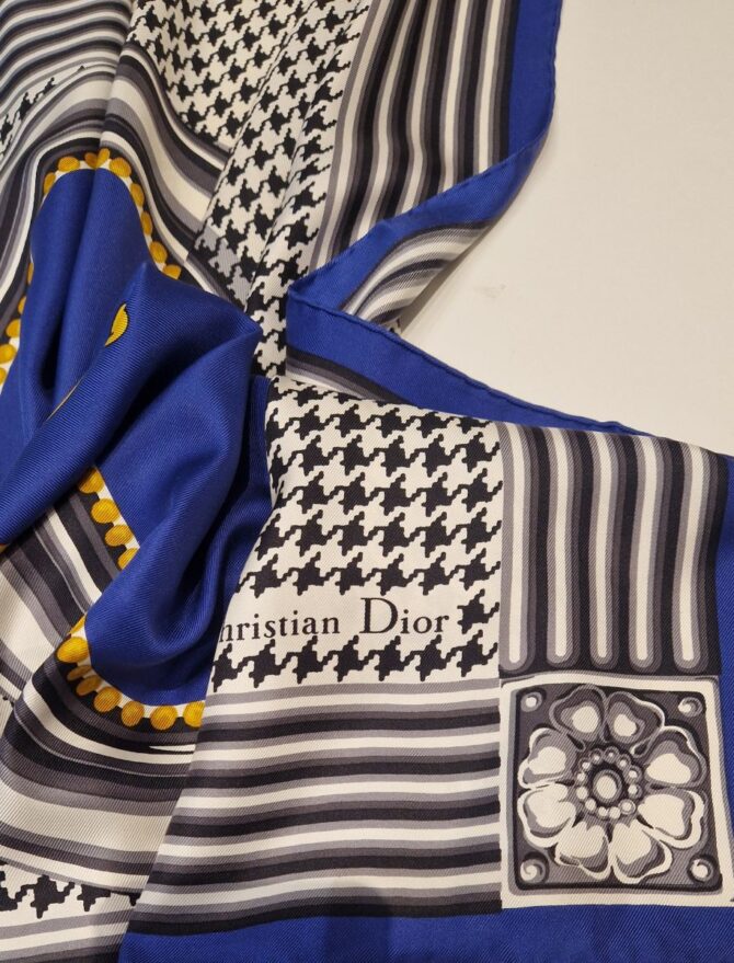 Foulard DIOR en soie vintage à l'état neuf – Image 5