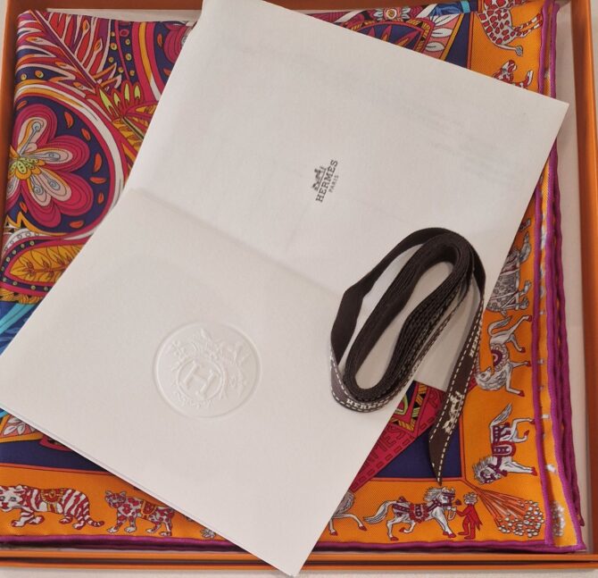 Carré Hermès Le Jardin de la Maharani par Annie Faivre 2017 – Image 2