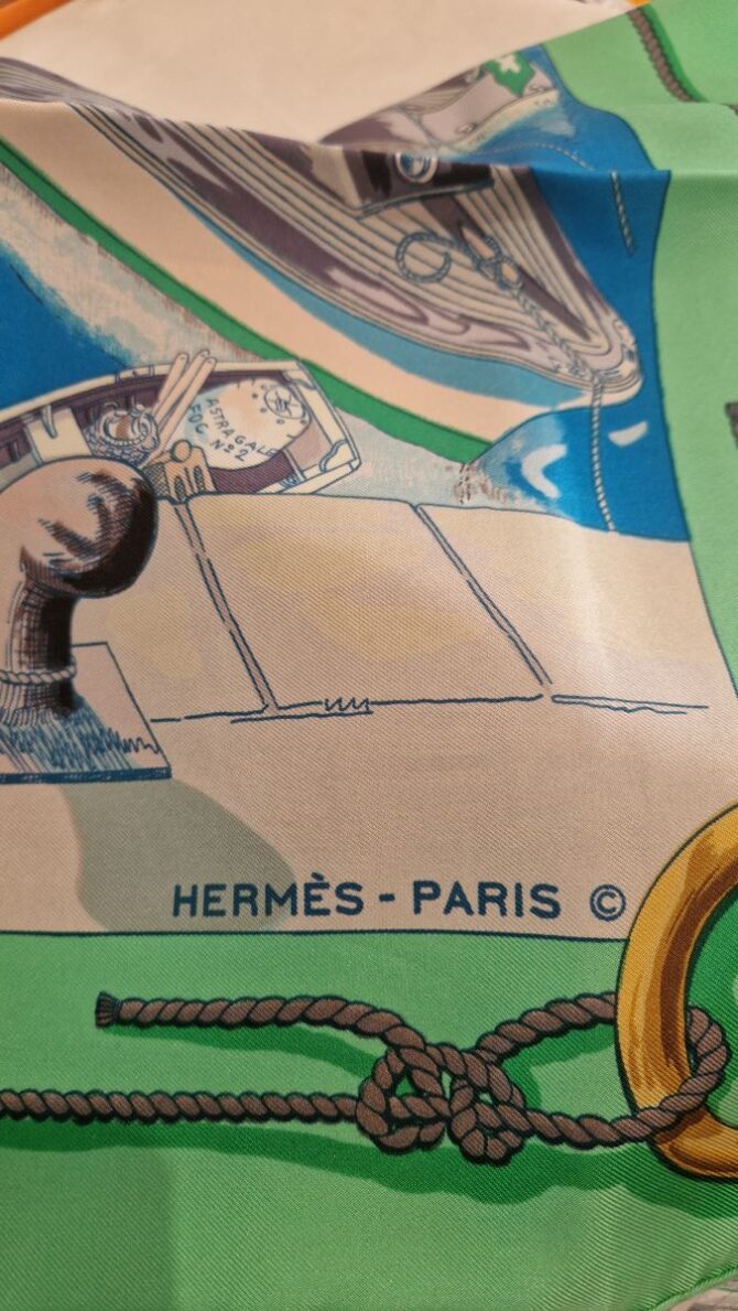 Carré Hermès Belle île en mer , le port par Philippe Dauchez 1960 Disponible dans d'autres coloris – Image 6