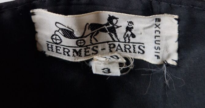 Jupe  longue Hermès en soie noire motifs rubans équestres – Image 6