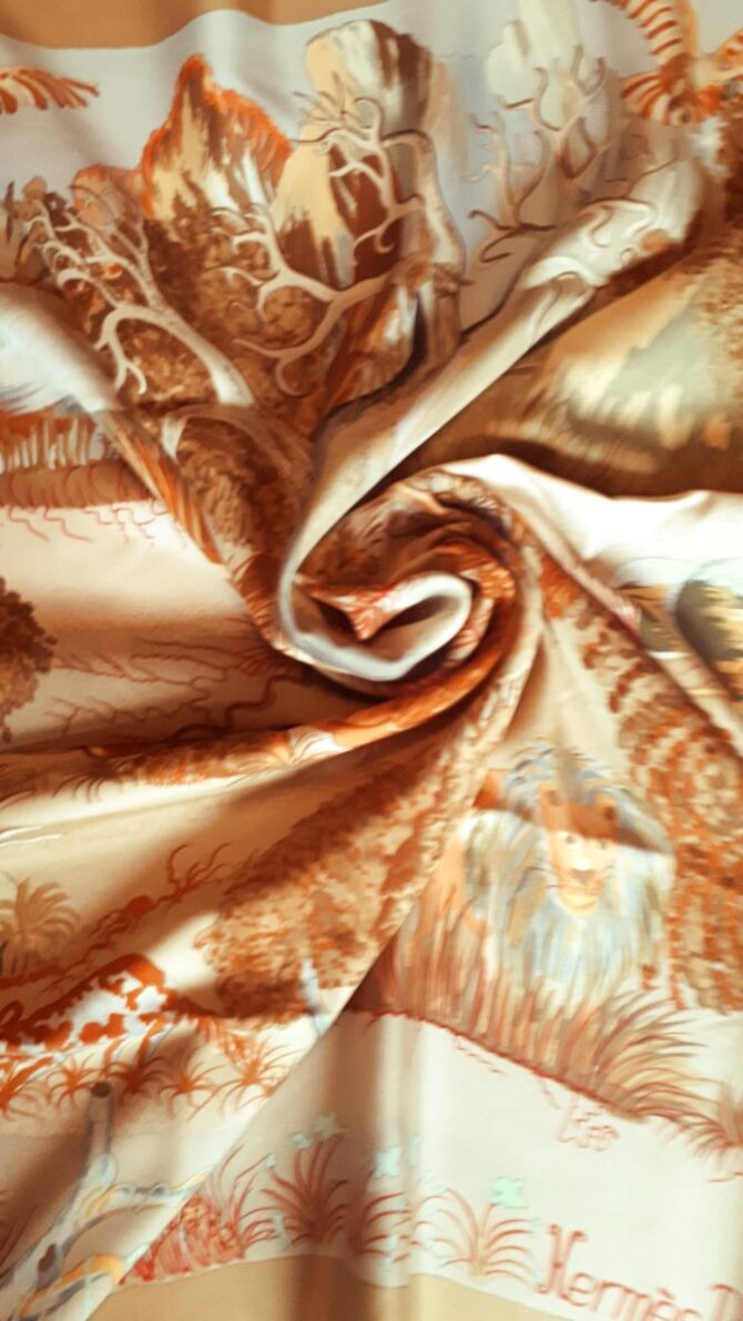 Carré Hermès soie NUBA MOUNTAIN par Sefedin 1997 – Image 4