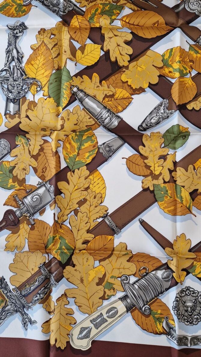 Carré Hermès Au  plus dru par Rybaltchenko , état neuf , livré dans sa boîte – Image 6