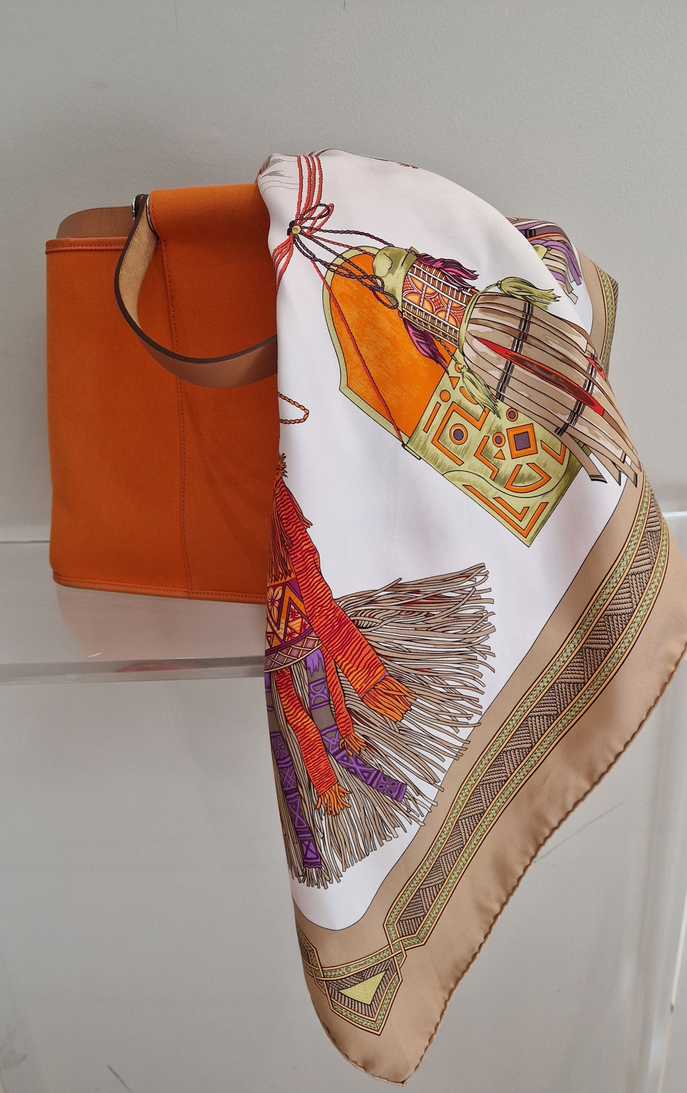 Carré Hermès Cuirs du désert par Françoise de la Perrière 1988 – Image 11