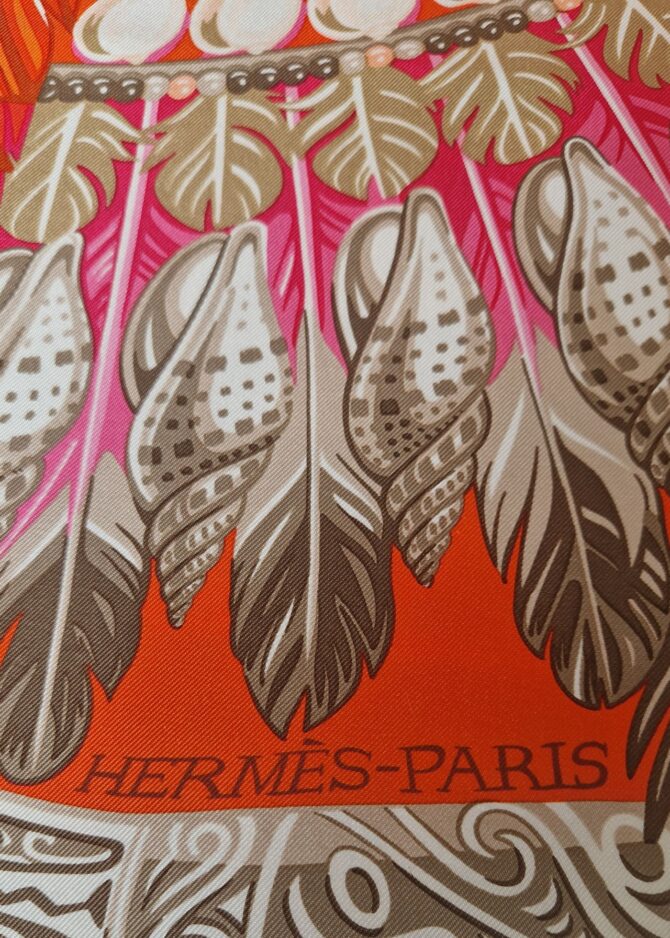 Carré Hermès Danse pacifique à l'état neuf , livré dans sa boîte , par Laurence Bourthoumieux 2022 – Image 6