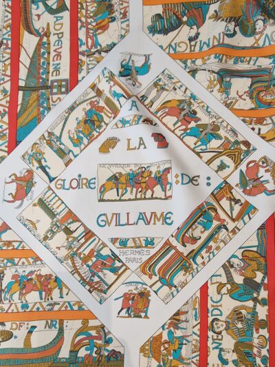 A la gloire de Guillaume Rare carré Hermès par Loic Dubigeon