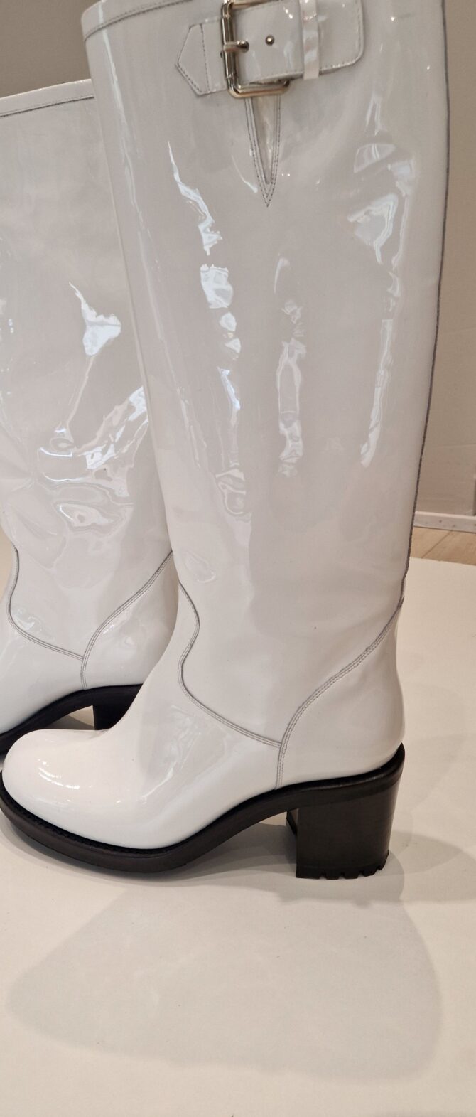 Bottes Free Lance en cuir verni blanc pointure 39 – Image 6