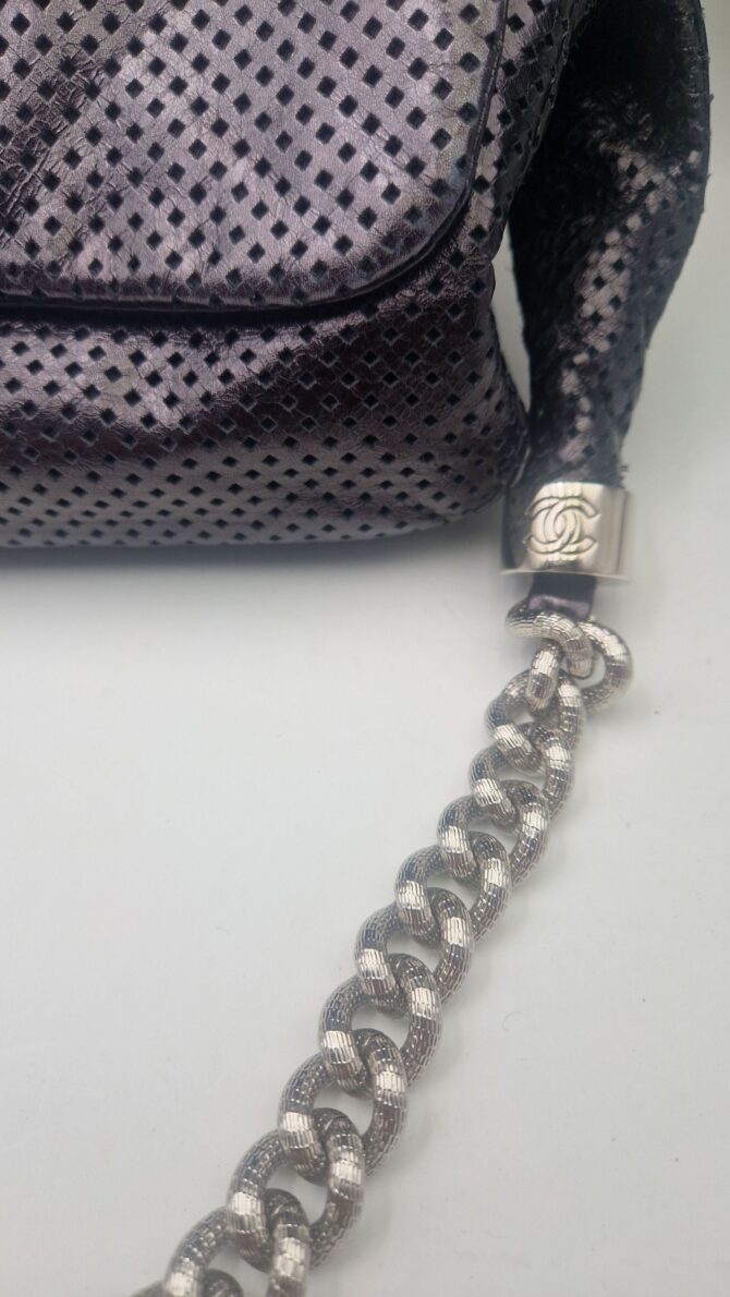 Sac Pochette  Chanel  en cuir noir – Image 7