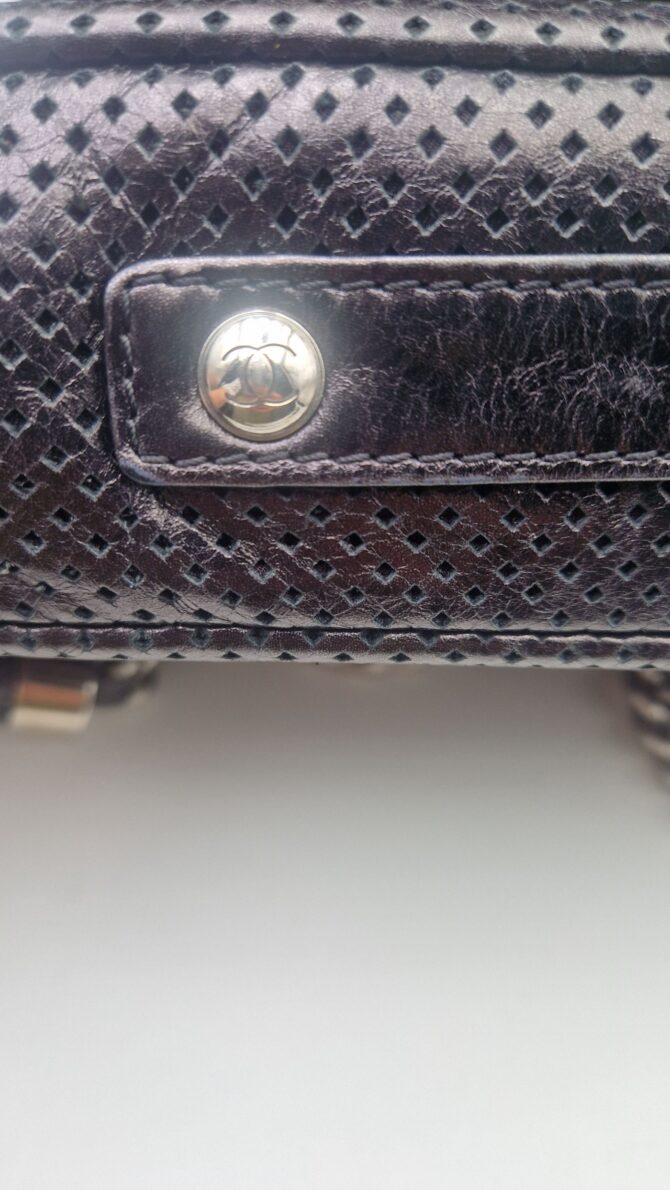 Sac Pochette  Chanel  en cuir noir – Image 16