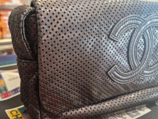 Sac Pochette  Chanel  en cuir noir – Image 8