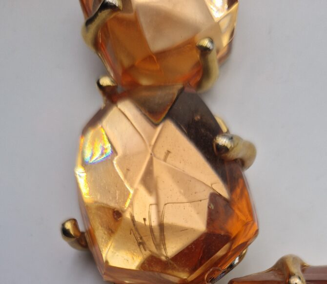 Collier  galets en résine siglé Yves Saint Laurent par Robert Goossens – Image 7