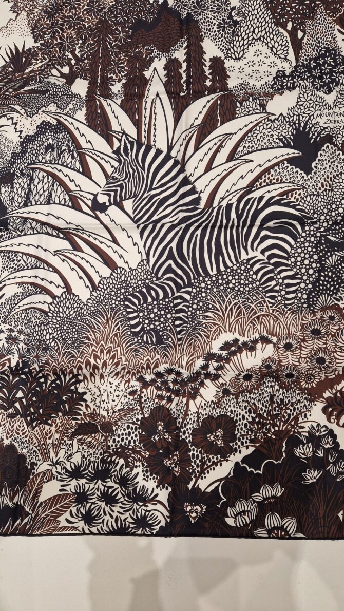 Carré Hermès à l'état neuf Mountain Zebra par Alice Shirley 2019 – Image 3
