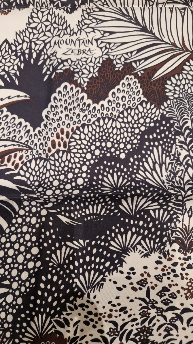 Carré Hermès à l'état neuf Mountain Zebra par Alice Shirley 2019 – Image 5