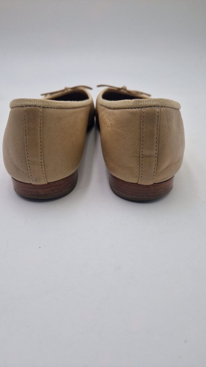 Ballerines Chanel Cambon en cuir bicolore beige et or pointure 37 – Image 6