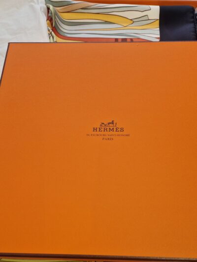 carré hermès cuir du désert détail