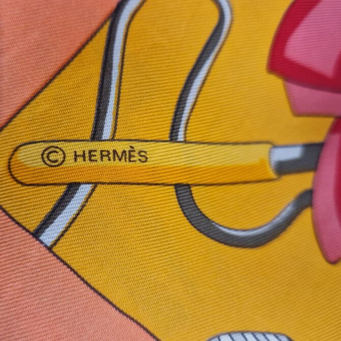 Foulard Hermès Charmes des plages normandes par Loic Dubigeon 1999 livré dans sa boîte – Image 6