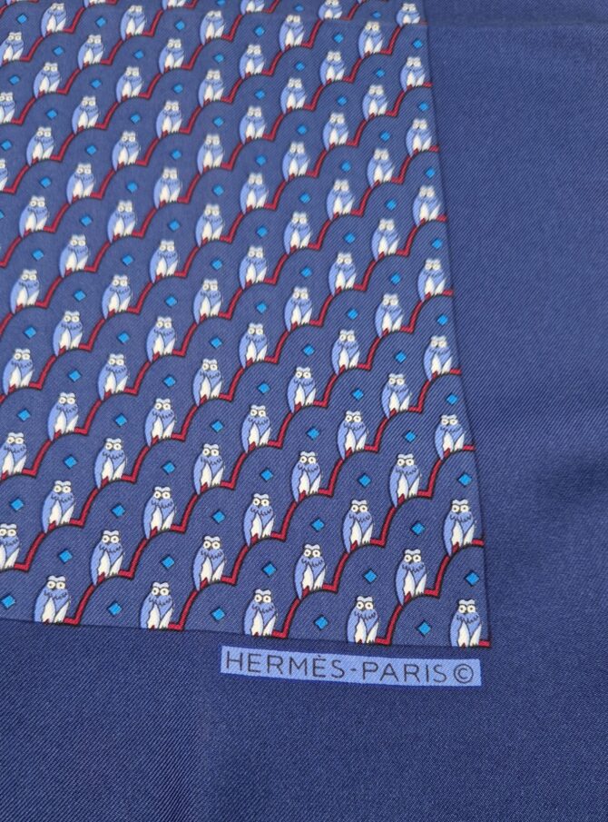Pochette en soie Hermès  hiboux – Image 2