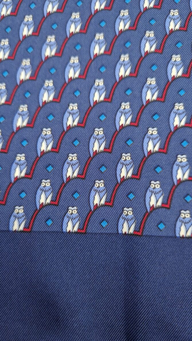 Pochette en soie Hermès  hiboux – Image 3
