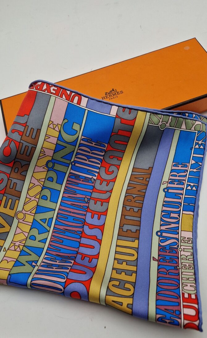 Pochette Hermès Mots de soie par Virginie Jamin 2011