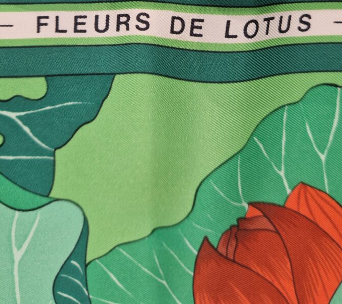 carré hermès fleurs de lotus