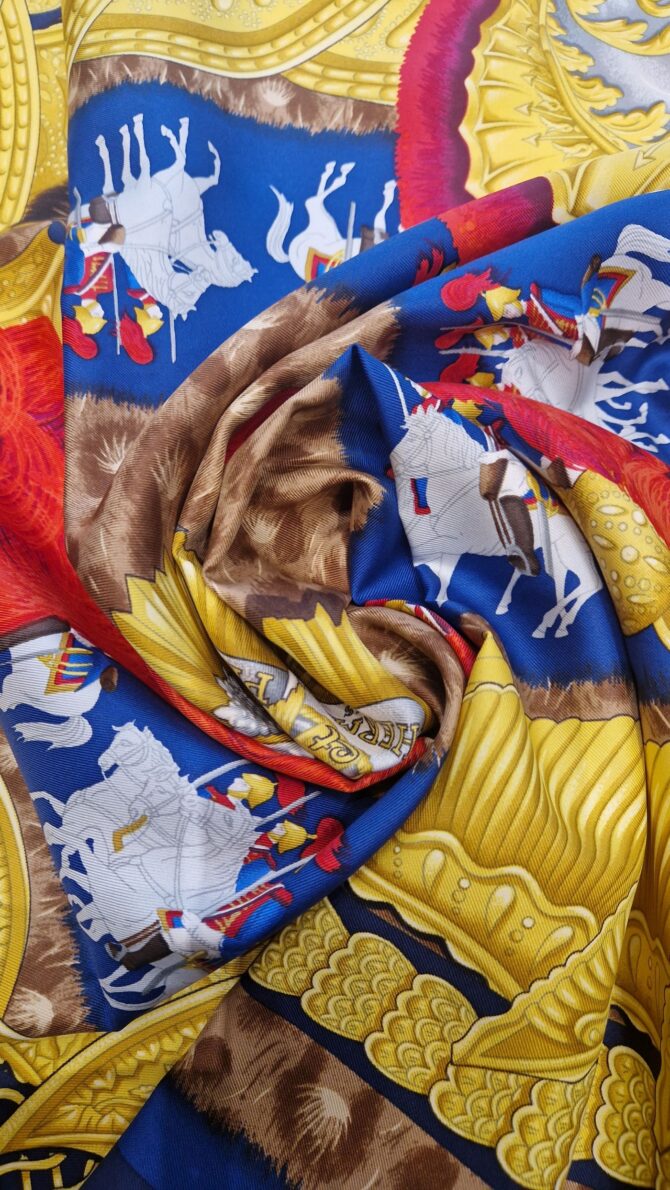 Foulard Hermès Casques et plumets par Julia Abadie 1989 – Image 2
