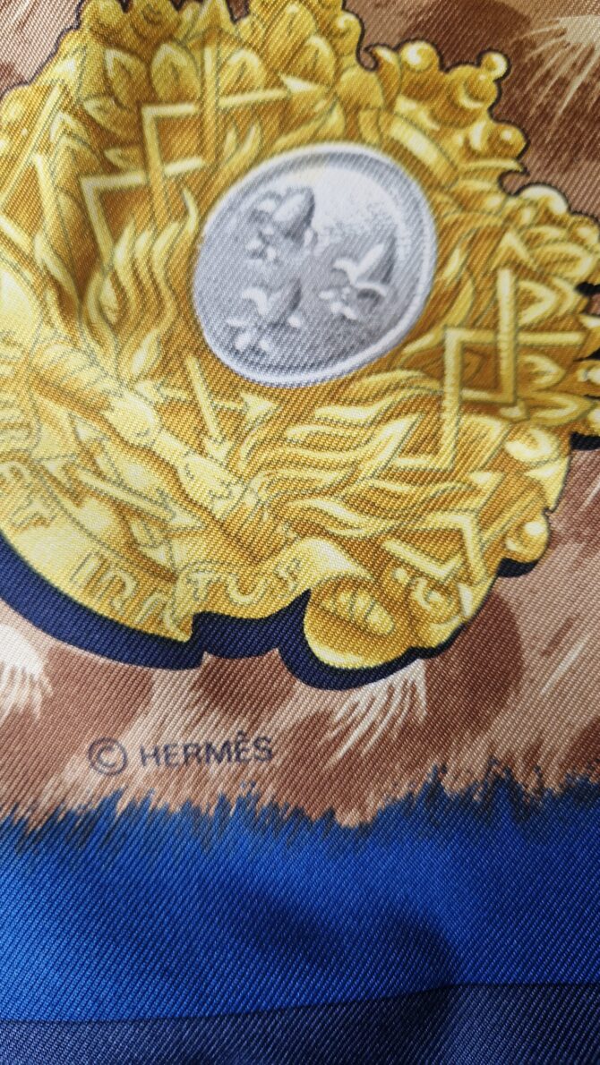 Foulard Hermès Casques et plumets par Julia Abadie 1989 – Image 7