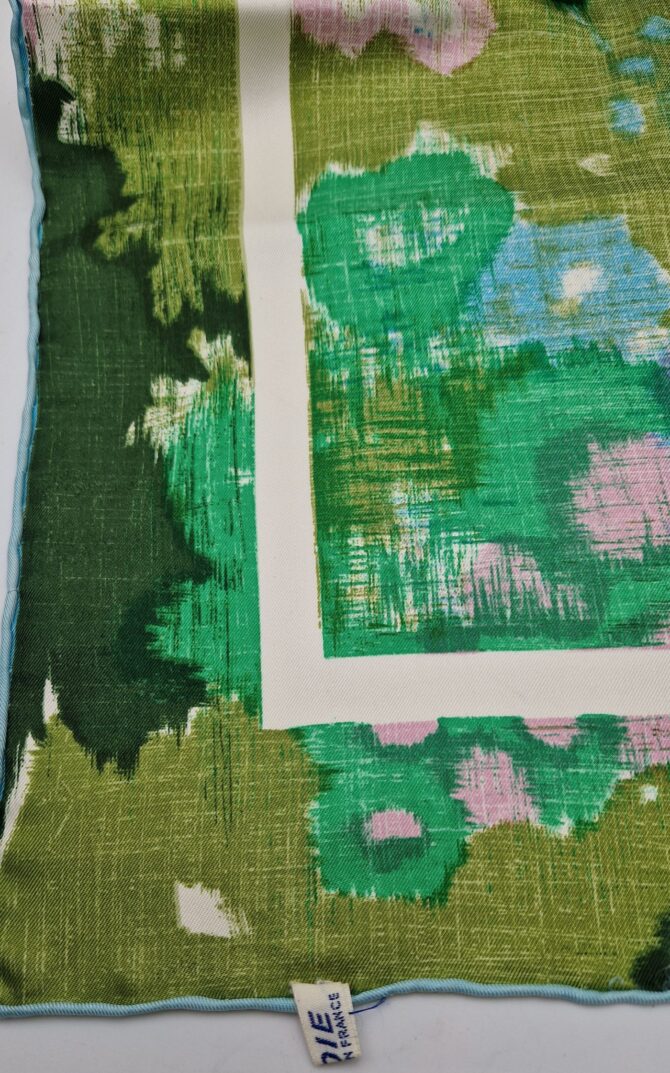 Foulards en soie Castillo à l'état neuf dans sa boîte – Image 6