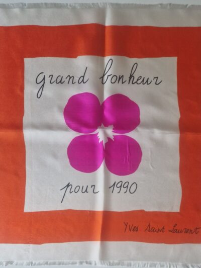 Carré Yves Saint Laurent Grand bonheur pour l'année 1990
