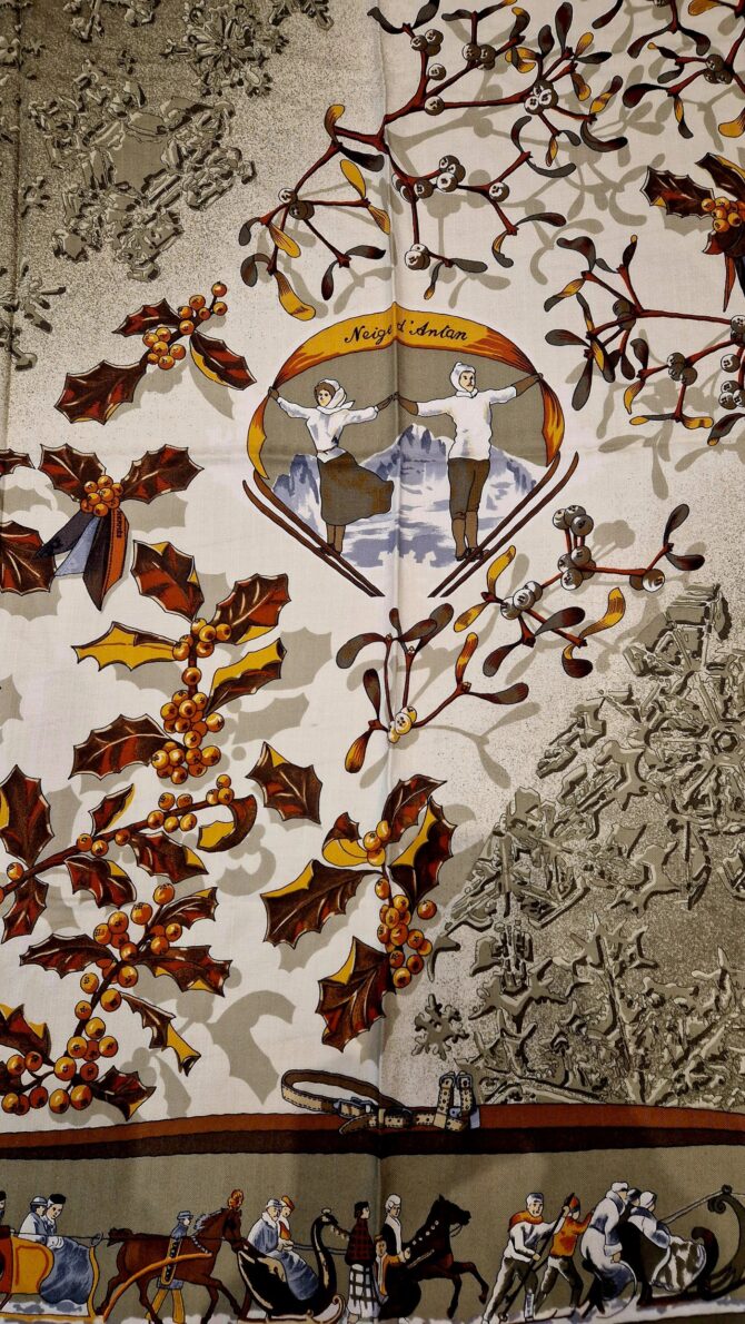 Châle Hermès Soie et cachemire Neige d'Antan  par Cathy Latham 1989 – Image 4