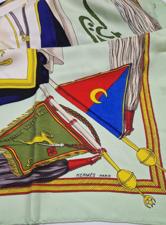 Exceptionnel carré Hermès Saphis marocains par Hugo Grykar 1953 – Image 3
