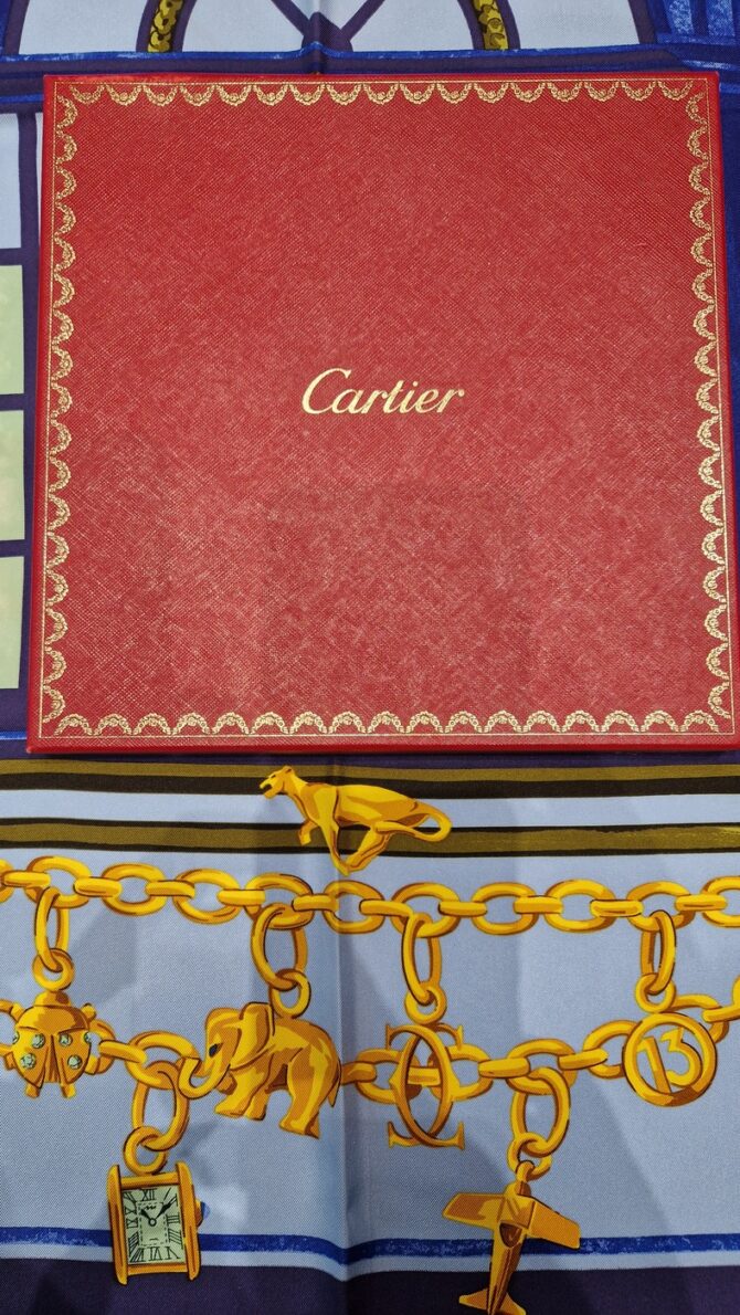 Carré Cartier à l'état neuf dans sa boîte – Image 2