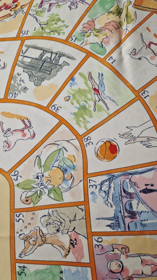 Carré Hermès Le jeu des petits bonheurs par Sophie Seynes 2004 livré dans sa boîte – Image 7