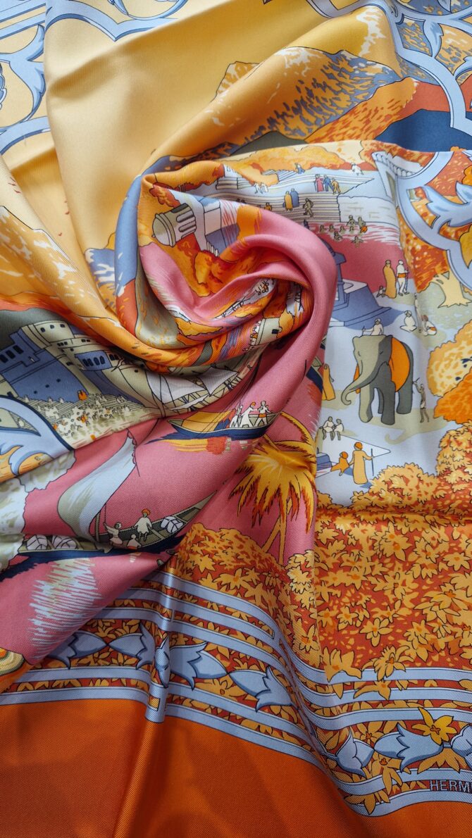 Carré Hermès Le fleuve sacré par Catherine Baschet 2005 livré dans sa boîte – Image 8